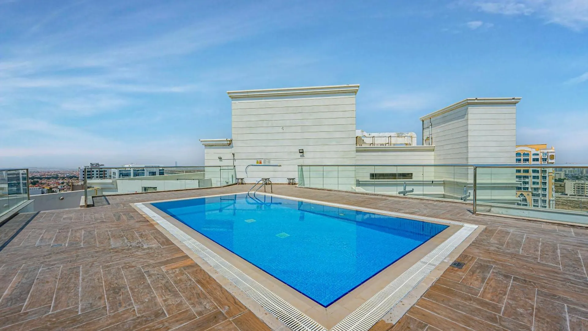 Bright Studio With Dubailand Perks Dubaj