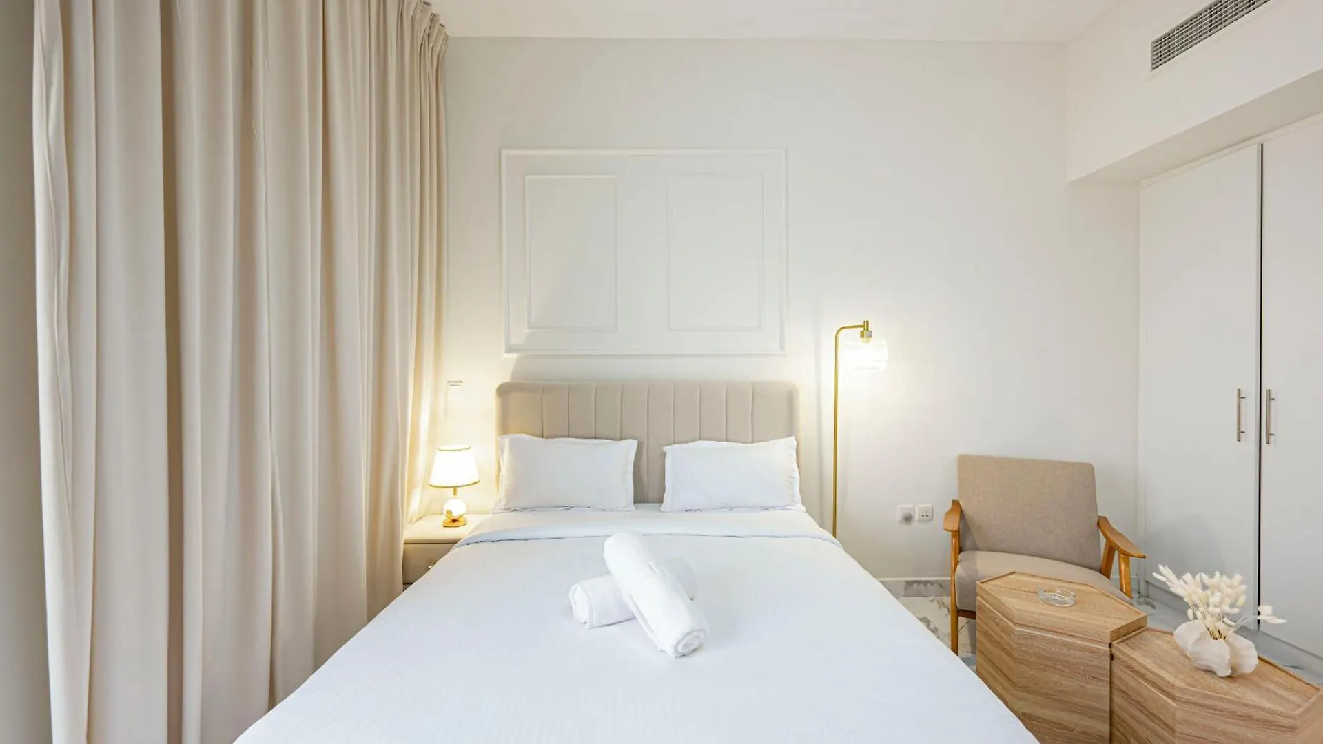 Apartment Bright Studio With Dubailand Perks